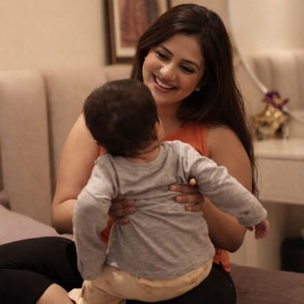 Ananya Krishnan from Bangalore sharing her 5 star review of the ComfyMom U shaped pregnancy pillow