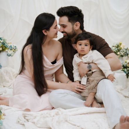 Deepika Sharma from Delhi sharing her 5 star review of the ComfyMom U shaped pregnancy pillow