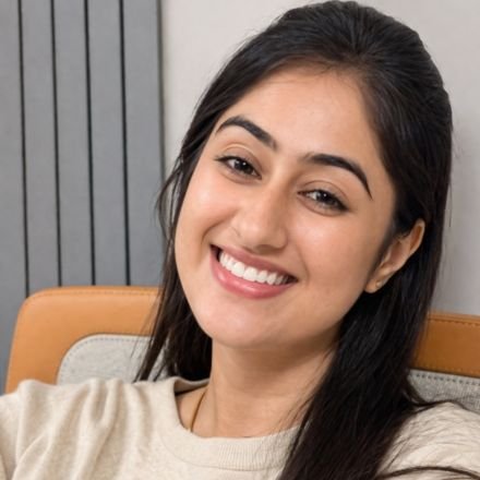 Sunita Agarwal from Ahmedabad sharing her 5 star review of the ComfyMom U shaped pregnancy pillow